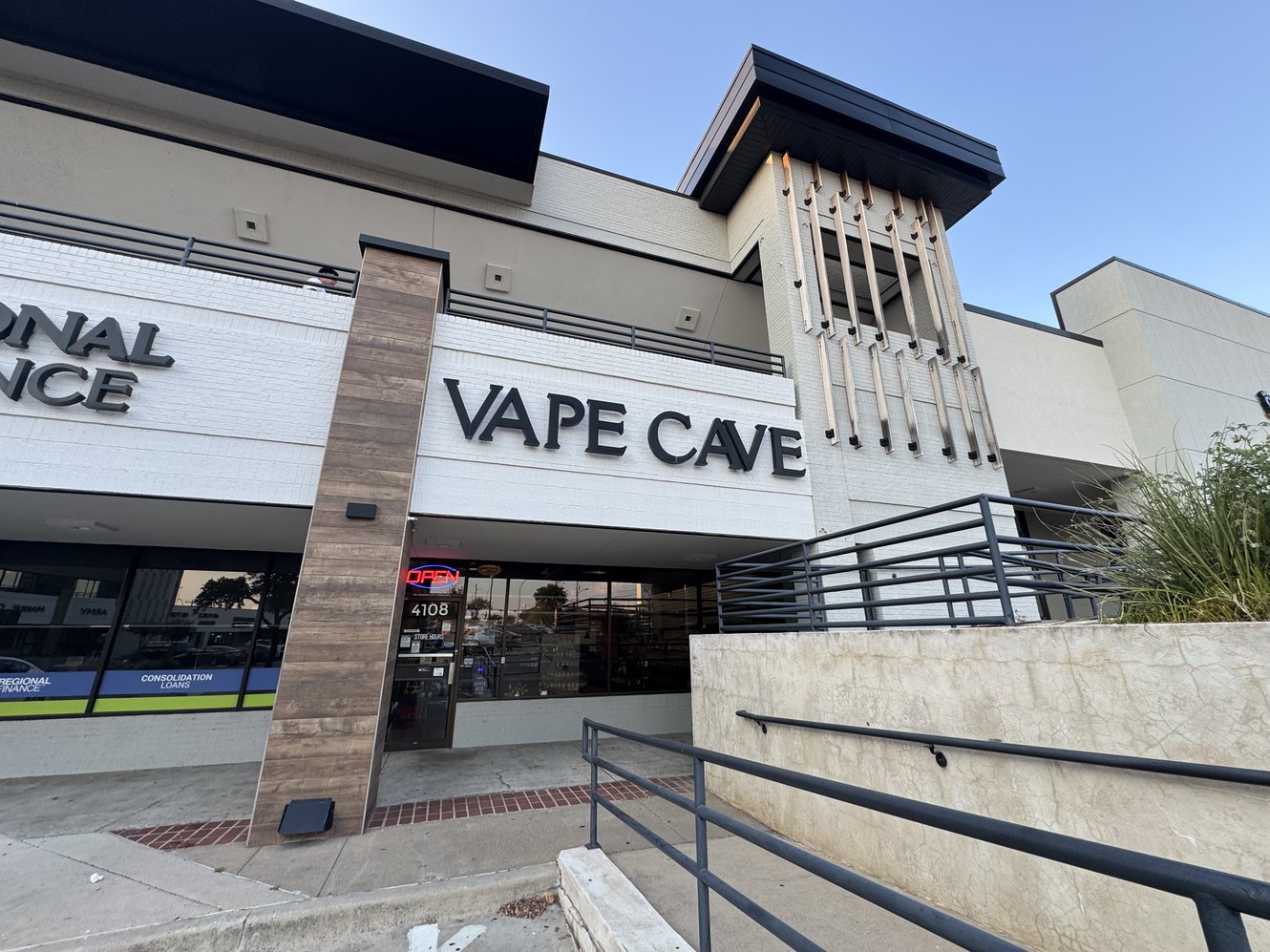 CoinFlip Bitcoin ATM - Vape Cave Smoke & Stuff (Arlington)